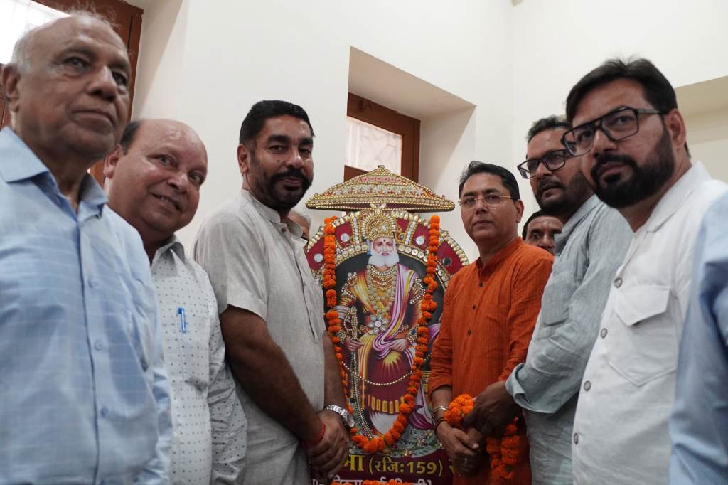 Agarwal Samaj honors Cabinet Minister Aman Arora and Municipal Council team